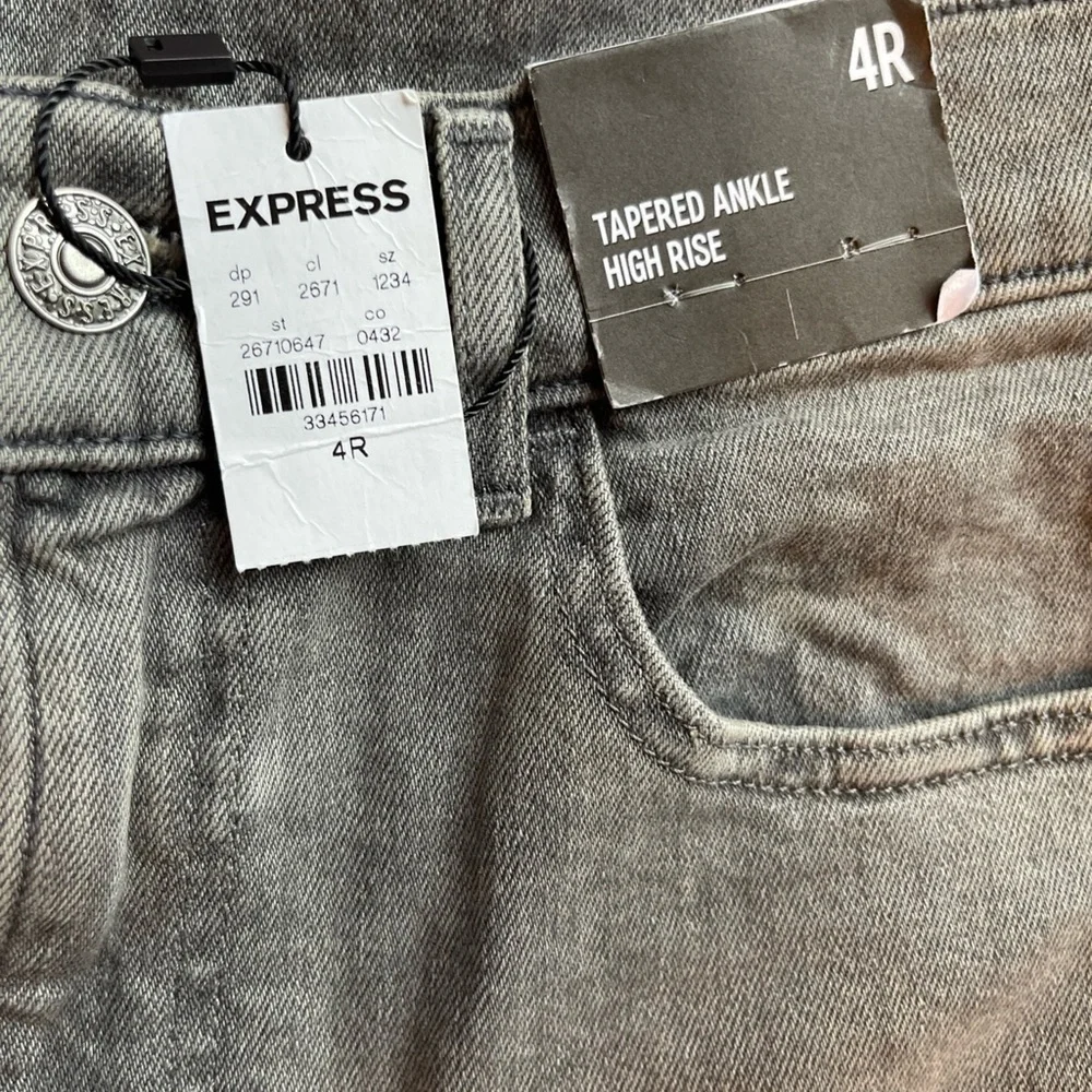 NWT EXPRESS Size 4R Women’s  Grey Tapered Ankle High Rise Jeans - Picture 7 of 7
